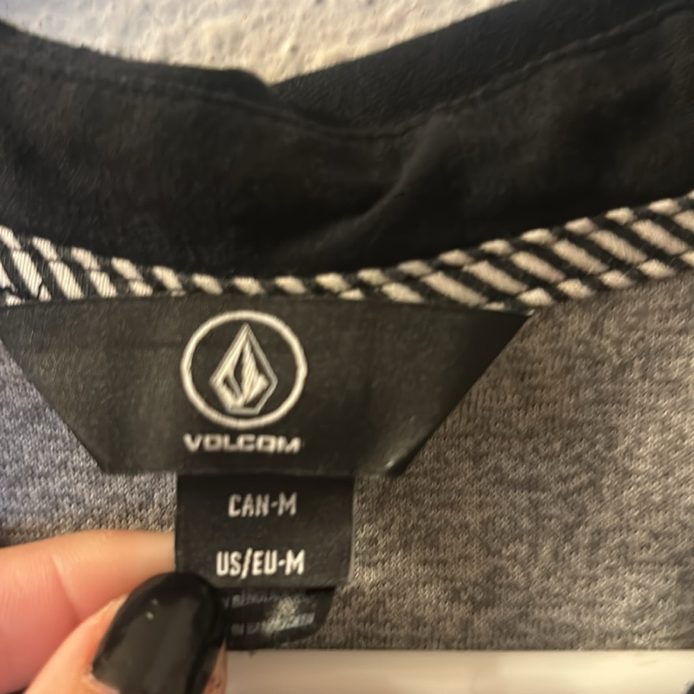 Volcom basic black polo size medium - Picture 3 of 6